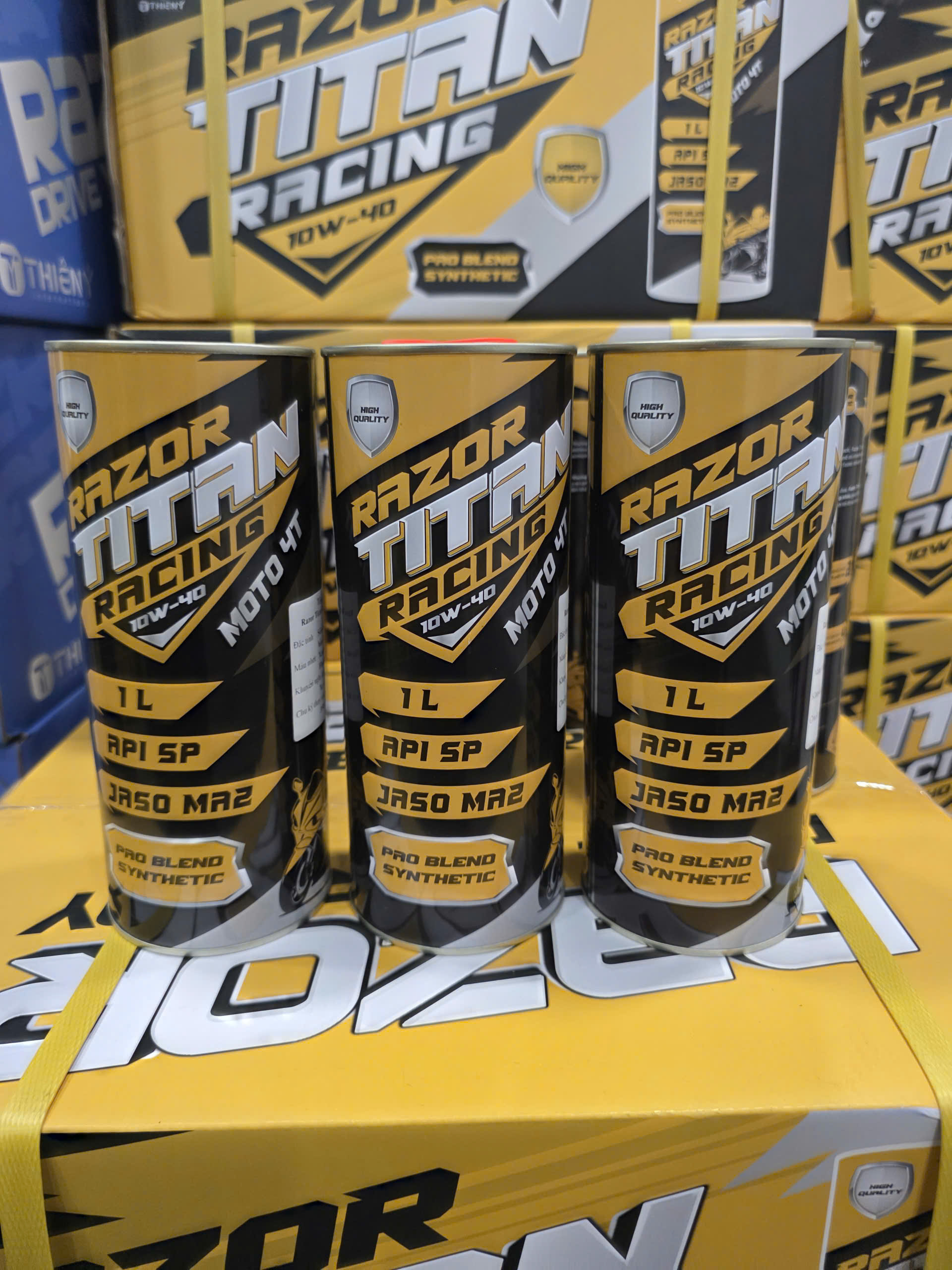 Dầu nhớt Razor Titan Racing Moto 4T dành cho xe số, xe côn tay và xe PKL